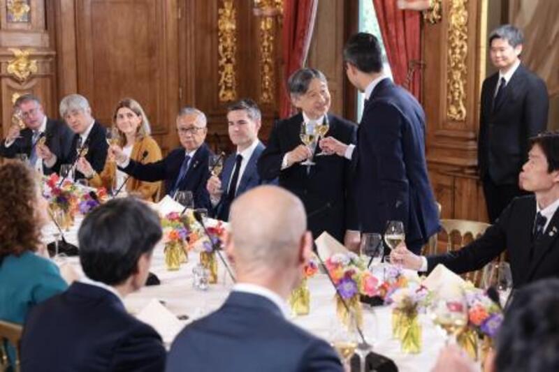 ・１９１５年・３６１０枚・北欧３国王会議・ ・ 天皇陛下、オランダ首相らと昼食 国王の母校ライデン大にも足運ぶ