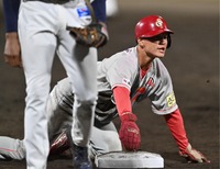 五回信濃2死満塁、けん制でアウトになり、悔しがる一走玉井