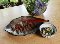「干し柿のココアまぶし」（左）はお茶請けにもいいですね。右は「せりごはん」です