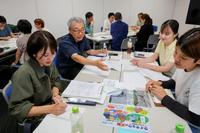 ライチョウへの関心を高める取り組みについてアイデアを出し合う飼育員たち＝26日、東京・上野動物園