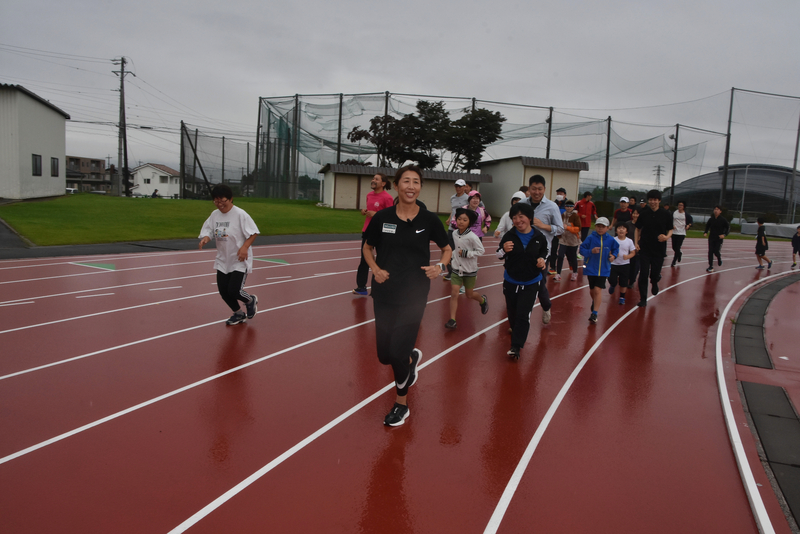 元マラソン日本代表・土佐礼子さんが走り方をアドバイス 伊那市｜信濃