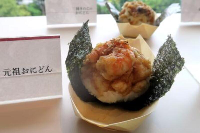 おにぎり　テクトン12&クランポン 熱々の天丼、握ってみました てんや、新業態のおにぎり専門店｜信濃