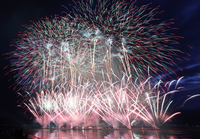 諏訪湖祭湖上花火大会＝2025年8月15日撮影