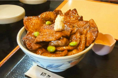 店の名物「半ばら豚丼」