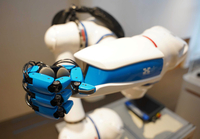 各関節に小型の減速機が組み込まれたロボットハンド
