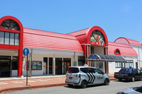 レトロな雰囲気がある飯田駅の外観