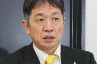 インタビューに答えるマウスコンピューターの軣秀樹社長