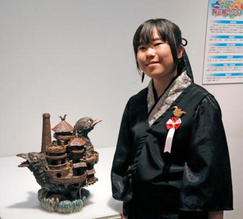 あらたにみさ子さん作　黒陶花入　銘「浮き雲」　共箱・共布・陶歴付 長崎の小6に総理大臣賞 全国こども陶芸展、茨城｜信濃毎日新聞デジタル