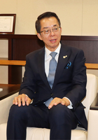 取材に応じる加藤社長