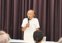 戦時中の体験を語る岡田さん