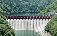 戦後完成した平岡ダム。戦時中は朝鮮人、中国人、連合国軍捕虜が働かされた＝7月25日、天龍村