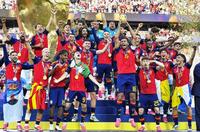 　サッカーW杯北中米3カ国大会決勝で、延長の末にアルゼンチンを破り4大会ぶり2度目の優勝を果たし、喜ぶスペインの選手たち＝7月19日、ニューヨーク（共同）