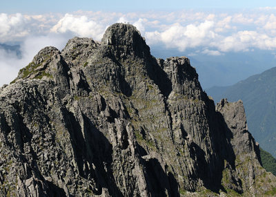 北アルプス最難関ルート人気に潜む影 登山動画の｢広がり｣背景、高まる