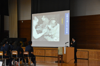 出撃前の特攻隊員たちの写真も紹介された講演