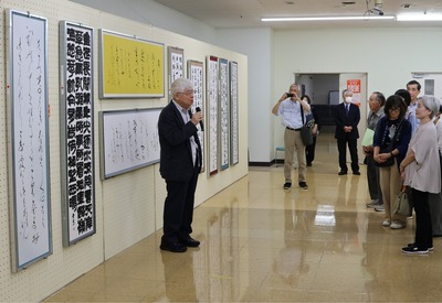 元河北書道展審査委員長、毎日書道展評議員、長井青葉先生の作品。タイトルは風信。 先生の書風が地域に影響」 長野県書道展、長野市でギャラリートーク