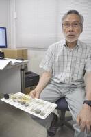 　取材に応じる岡村聡さん
