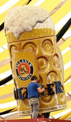 ドイツ伝統のビール祭り開幕 価格上昇「不相応に高い」｜信濃毎日新聞