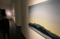 「冬の帳」などが展示されている絵画展「遠くの風がひかっている」