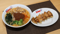 県農協グループとのコラボで生まれたテンホウ・フーズの新メニュー「信州産もっと推し！」。左はタンタンメン、右はギョーザ