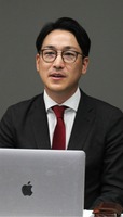 県議選立候補を正式表明する早川航紀氏