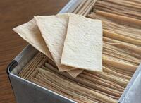　薄く焼き上げた大阪屋の「竹流し」は、軽い歯触りでほのかな甘さ