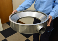 コトヒラ工業が発売したクリーンフープ。手前の穴に集塵機のホースを接続する