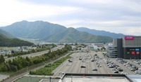 イオンモール須坂近くのホテルルートイン須坂から見える風景。奥に若穂綿内地区がある