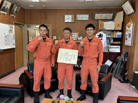 全国大会で1位になった（左から）越さん、丸山さん、鈴村さん