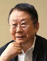 　インタビューに答える経済学者の水野和夫さん