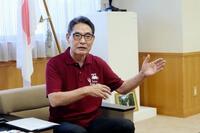 　インタビューに答える、全国市長会の都市税制調査委員会の委員長を務める冨田成輝岐阜県可児市長