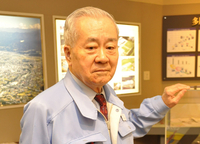 来し方について語る萩本博幸さん＝2015年4月23日