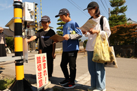 謎解きを楽しむ親子