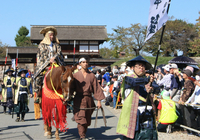 真田幸隆役で行列に参加した田中さん