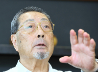 若かりし頃の思い出を振り返る野原莞爾さん