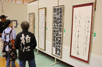 16日に始まる県書道展佐久地区展の会場