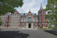 慶応義塾図書館旧館（重要文化財）＝東京都港区三田（慶応義塾大提供）