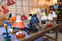 空き家を整理する際に譲ってもらった卓上ライト