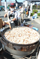 約2千人分が振る舞われたきのこ汁