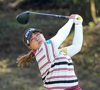 　第3日、通算12アンダーで首位の鈴木愛＝東急セブンハンドレッド
