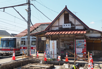 取り壊される予定の長野電鉄長野線桐原駅＝8日、長野市桐原1