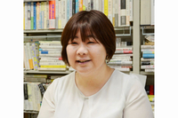 小川さやか氏