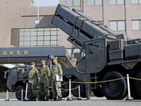　陸上自衛隊健軍駐屯地に展示された長射程ミサイル「25式地対艦誘導弾」の発射機など＝3月、熊本市