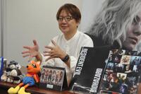 インタビューに応じる竹内潤さん