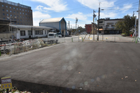 伊那北駅（奥）前にある大型テントの設置場所