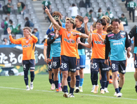 松本山雅とのダービーマッチに快勝し、3連勝へ弾みをつけたAC長野の選手たち