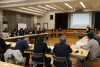 意見交換する中南信地区のスケート競技関係者ら