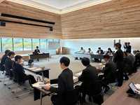 新築する校舎の概略設計などを示したオープンドアスクール設置検討会議