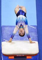 　女子予選　杉原愛子の跳馬＝18日、ロッテルダム（共同）