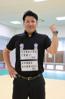 ユニホームを着て駅伝出場をアピールする中谷さん