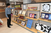 きょうオープンする「額縁のタカハシ」の川中島本店